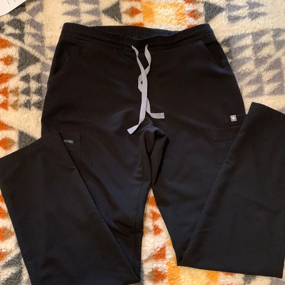 Figs black yola skinny scrub pants